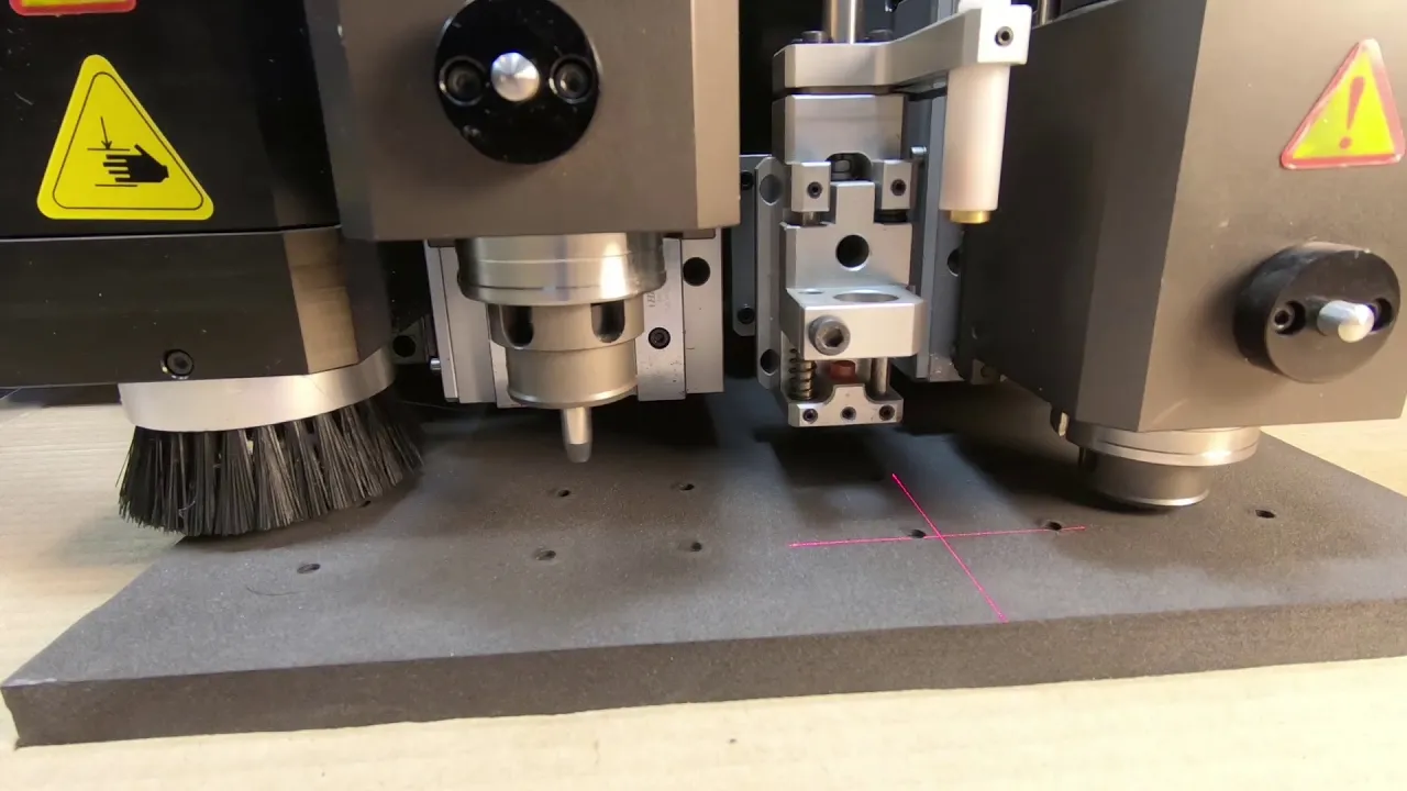 Ruizhou серия RZCRT5 – планшетный режущий плоттер_ резка вспененной резины 15 мм